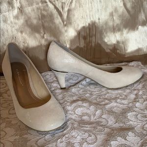 BCBG Gumby Panna heel